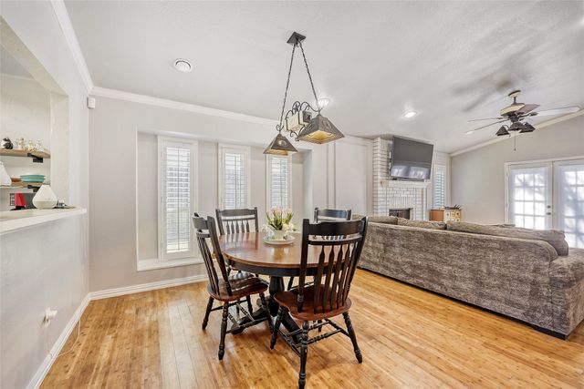 304 Valley Forge Lane, Arlington, TX 76002