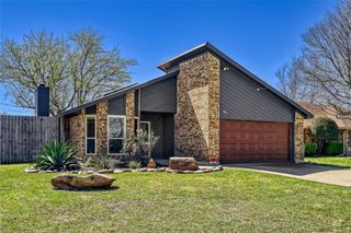 304 Valley Forge Lane, Arlington, TX 76002