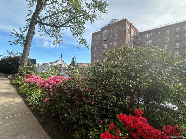 84-49 168th Street 4S, Jamaica Hills, NY 11432