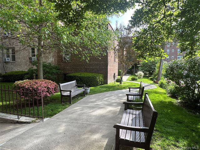 84-49 168th Street 4S, Jamaica Hills, NY 11432