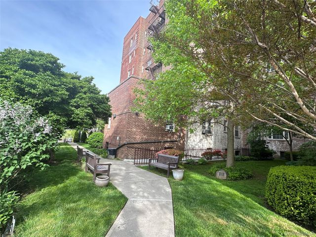 84-49 168th Street 4S, Jamaica Hills, NY 11432