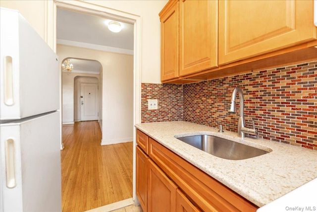 84-49 168th Street 4S, Jamaica Hills, NY 11432