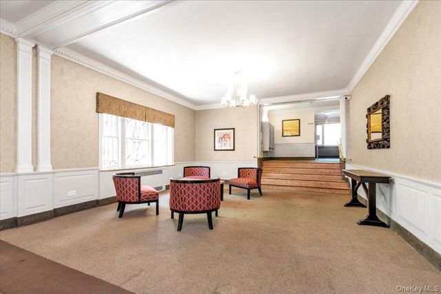 84-49 168th Street 4S, Jamaica Hills, NY 11432