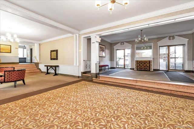 84-49 168th Street 4S, Jamaica Hills, NY 11432