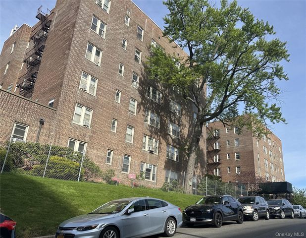 84-49 168th Street 4S, Jamaica Hills, NY 11432
