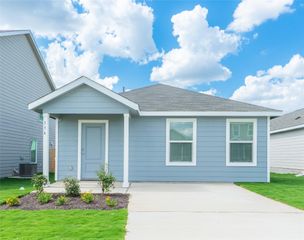336 Cowpoke DR, Jarrell, TX 76537