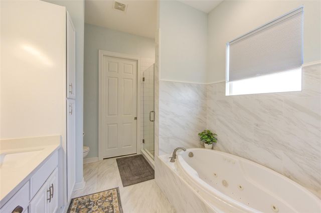 2006 Lynn Street, El Campo, TX 77437