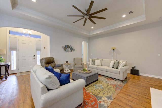 2006 Lynn Street, El Campo, TX 77437