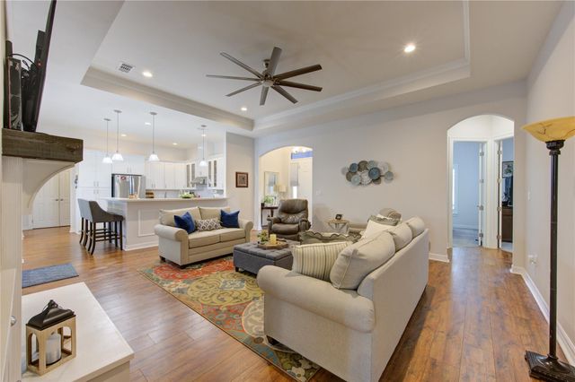 2006 Lynn Street, El Campo, TX 77437