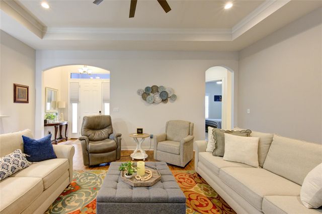 2006 Lynn Street, El Campo, TX 77437