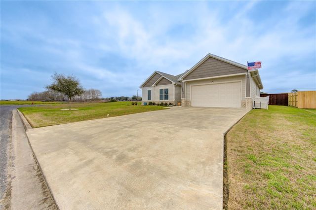 2006 Lynn Street, El Campo, TX 77437