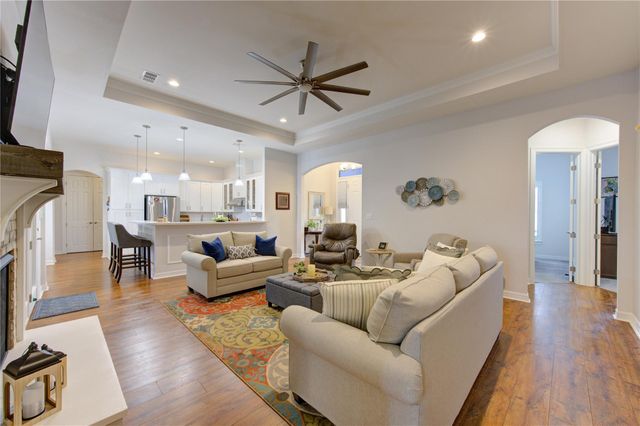 2006 Lynn Street, El Campo, TX 77437