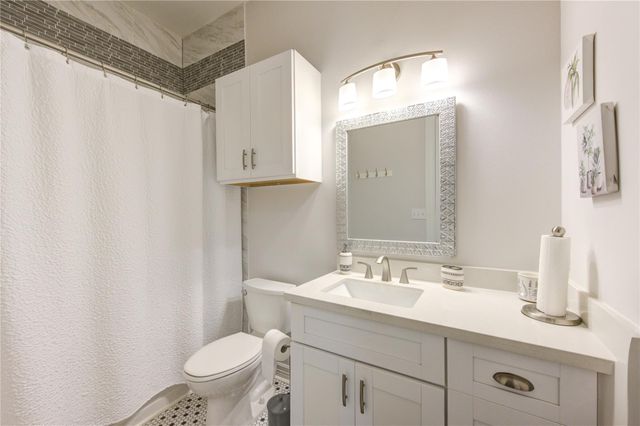 2006 Lynn Street, El Campo, TX 77437