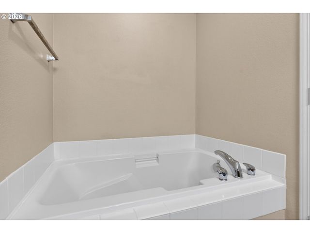 6434 Sw VINWOOD Ter, Beaverton, OR 97078