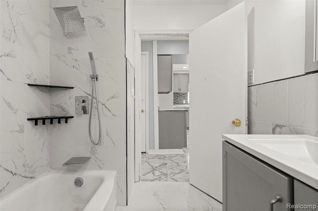 7634 Warwick Street, Detroit, MI 48228