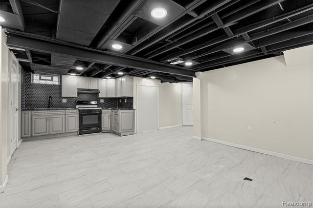 7634 Warwick Street, Detroit, MI 48228