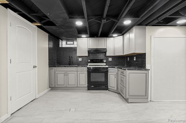 7634 Warwick Street, Detroit, MI 48228