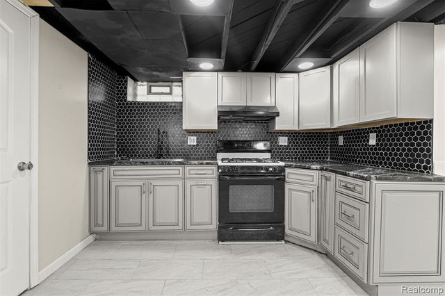 7634 Warwick Street, Detroit, MI 48228