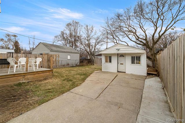 7634 Warwick Street, Detroit, MI 48228