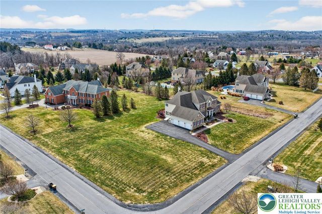 209 Donato Court, Bushkill Twp, PA 18064