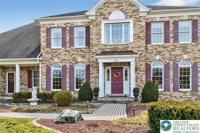 209 Donato Court, Bushkill Twp, PA 18064