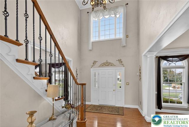 209 Donato Court, Bushkill Twp, PA 18064