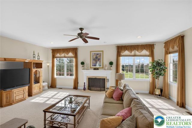 209 Donato Court, Bushkill Twp, PA 18064