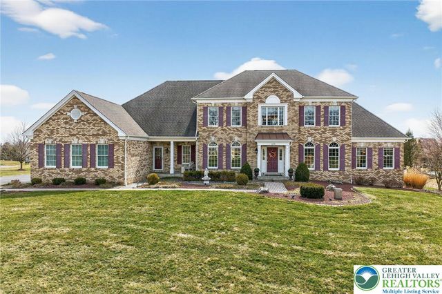 209 Donato Court, Bushkill Twp, PA 18064