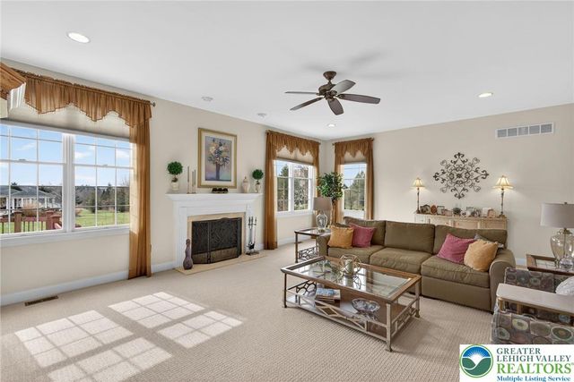 209 Donato Court, Bushkill Twp, PA 18064
