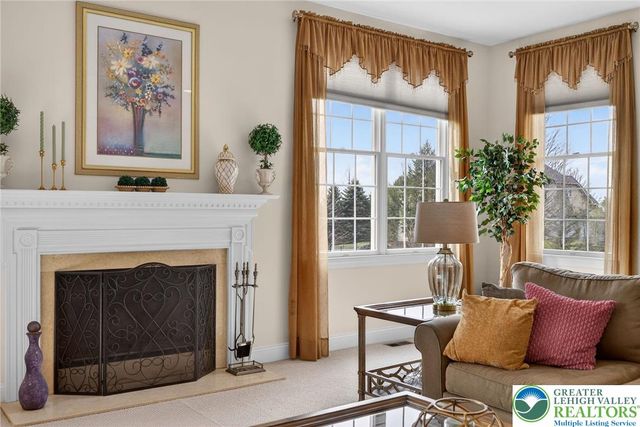 209 Donato Court, Bushkill Twp, PA 18064