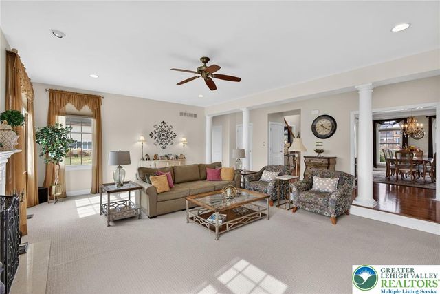 209 Donato Court, Bushkill Twp, PA 18064