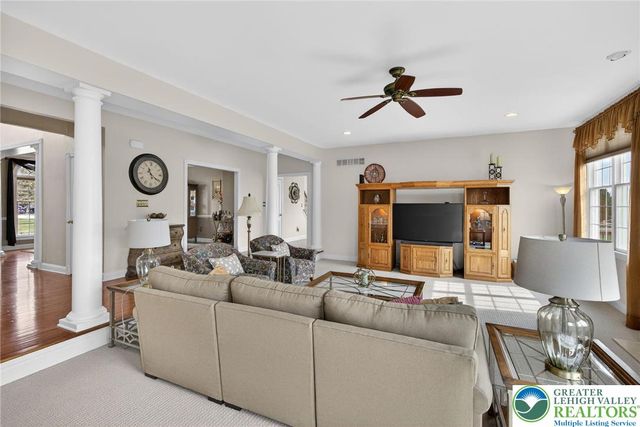 209 Donato Court, Bushkill Twp, PA 18064