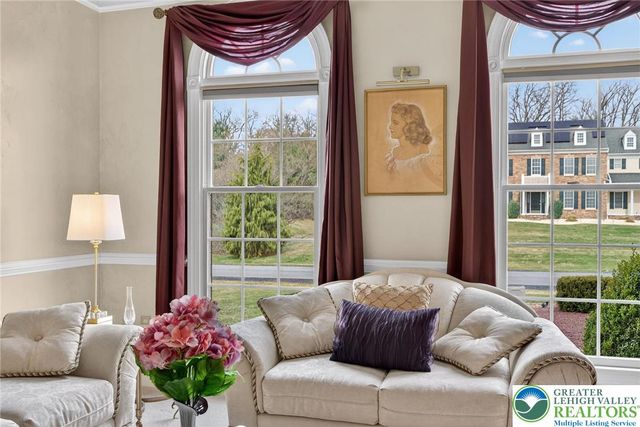 209 Donato Court, Bushkill Twp, PA 18064