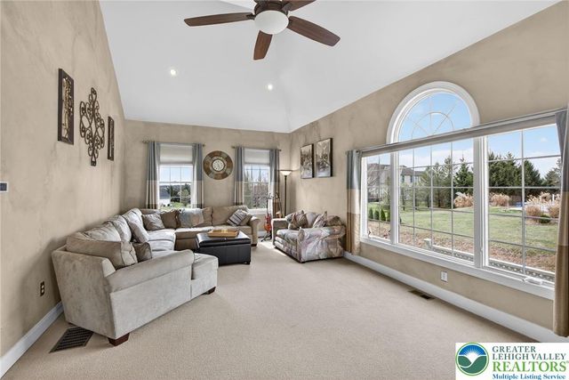 209 Donato Court, Bushkill Twp, PA 18064