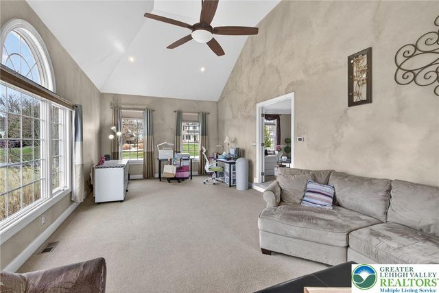 209 Donato Court, Bushkill Twp, PA 18064