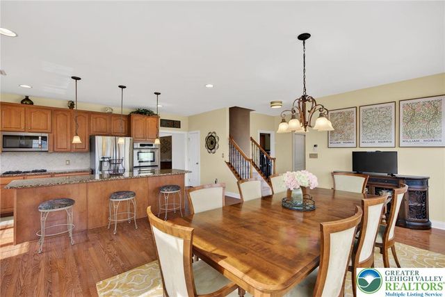 209 Donato Court, Bushkill Twp, PA 18064