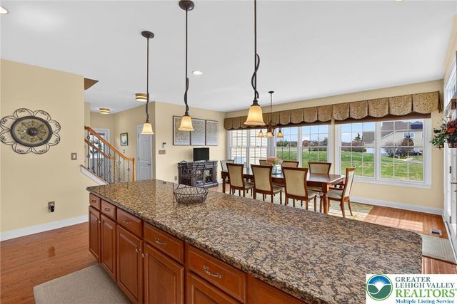 209 Donato Court, Bushkill Twp, PA 18064