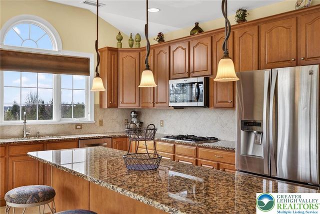 209 Donato Court, Bushkill Twp, PA 18064
