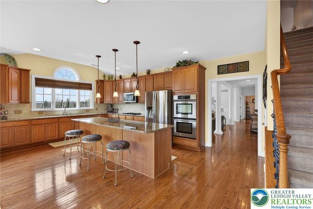 209 Donato Court, Bushkill Twp, PA 18064
