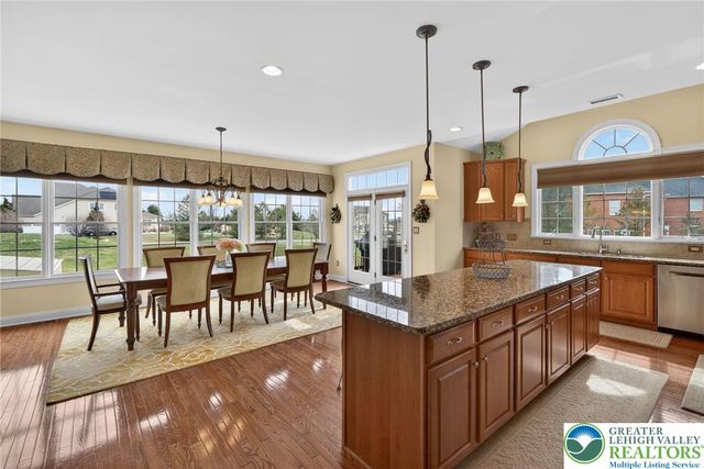 209 Donato Court, Bushkill Twp, PA 18064