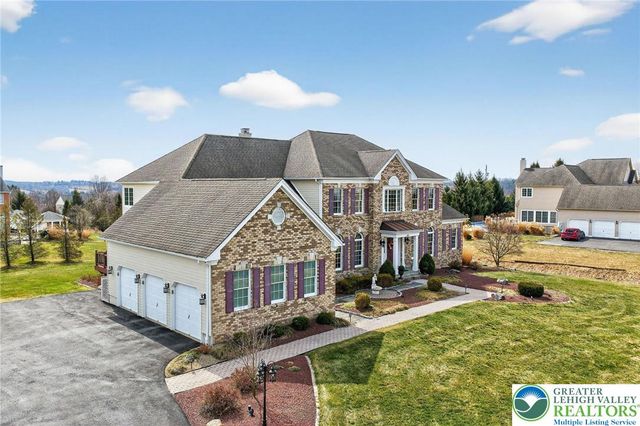 209 Donato Court, Bushkill Twp, PA 18064