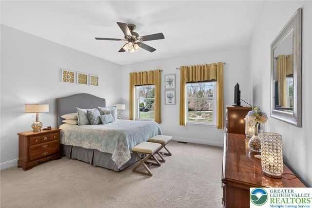 209 Donato Court, Bushkill Twp, PA 18064