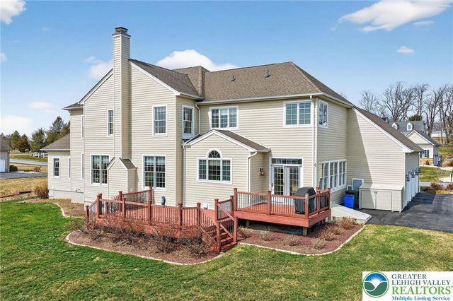 209 Donato Court, Bushkill Twp, PA 18064