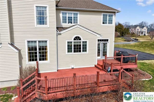209 Donato Court, Bushkill Twp, PA 18064