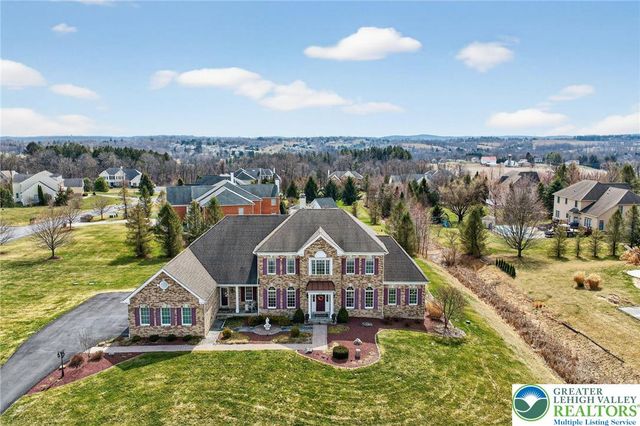 209 Donato Court, Bushkill Twp, PA 18064