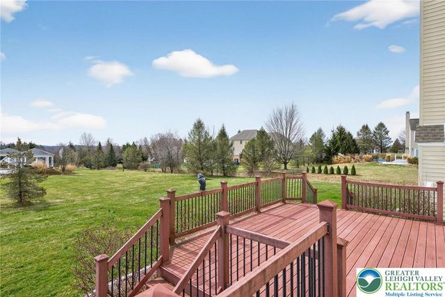 209 Donato Court, Bushkill Twp, PA 18064