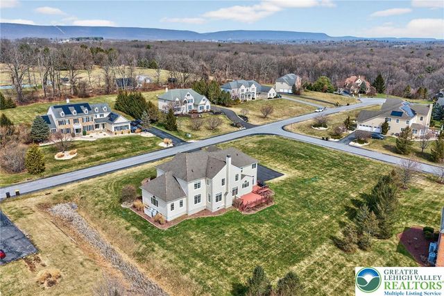 209 Donato Court, Bushkill Twp, PA 18064