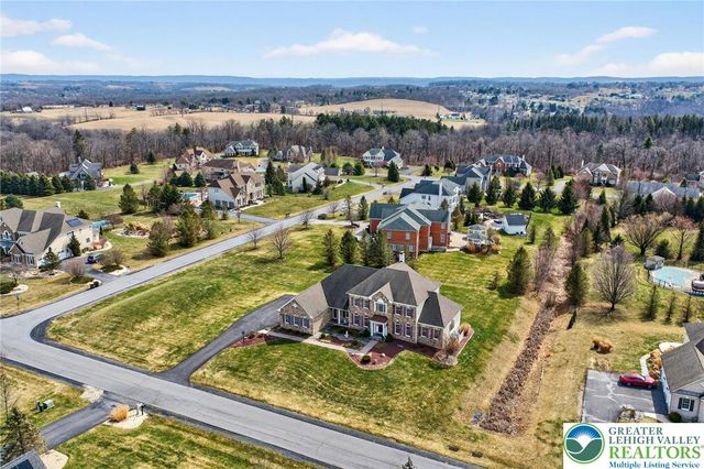 209 Donato Court, Bushkill Twp, PA 18064