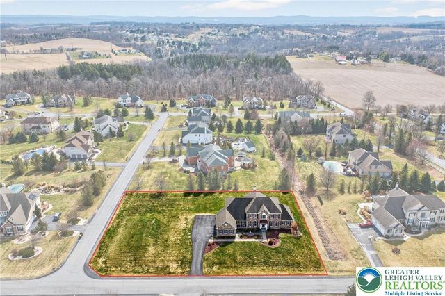 209 Donato Court, Bushkill Twp, PA 18064
