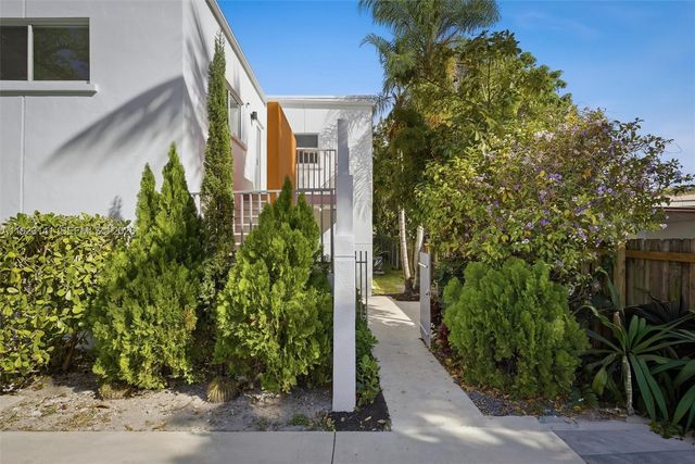 1045 SW 25th Avenue, Miami, FL 33135